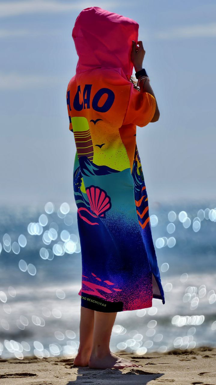 Pink Magic women’s beach poncho towel with hood, zipper and pockets – CACAO Beachwear™