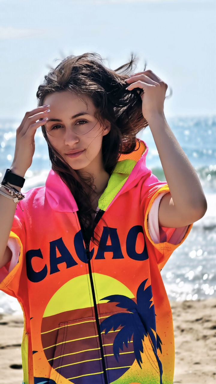 Pink Magic women’s beach poncho towel with hood, zipper and pockets – CACAO Beachwear™