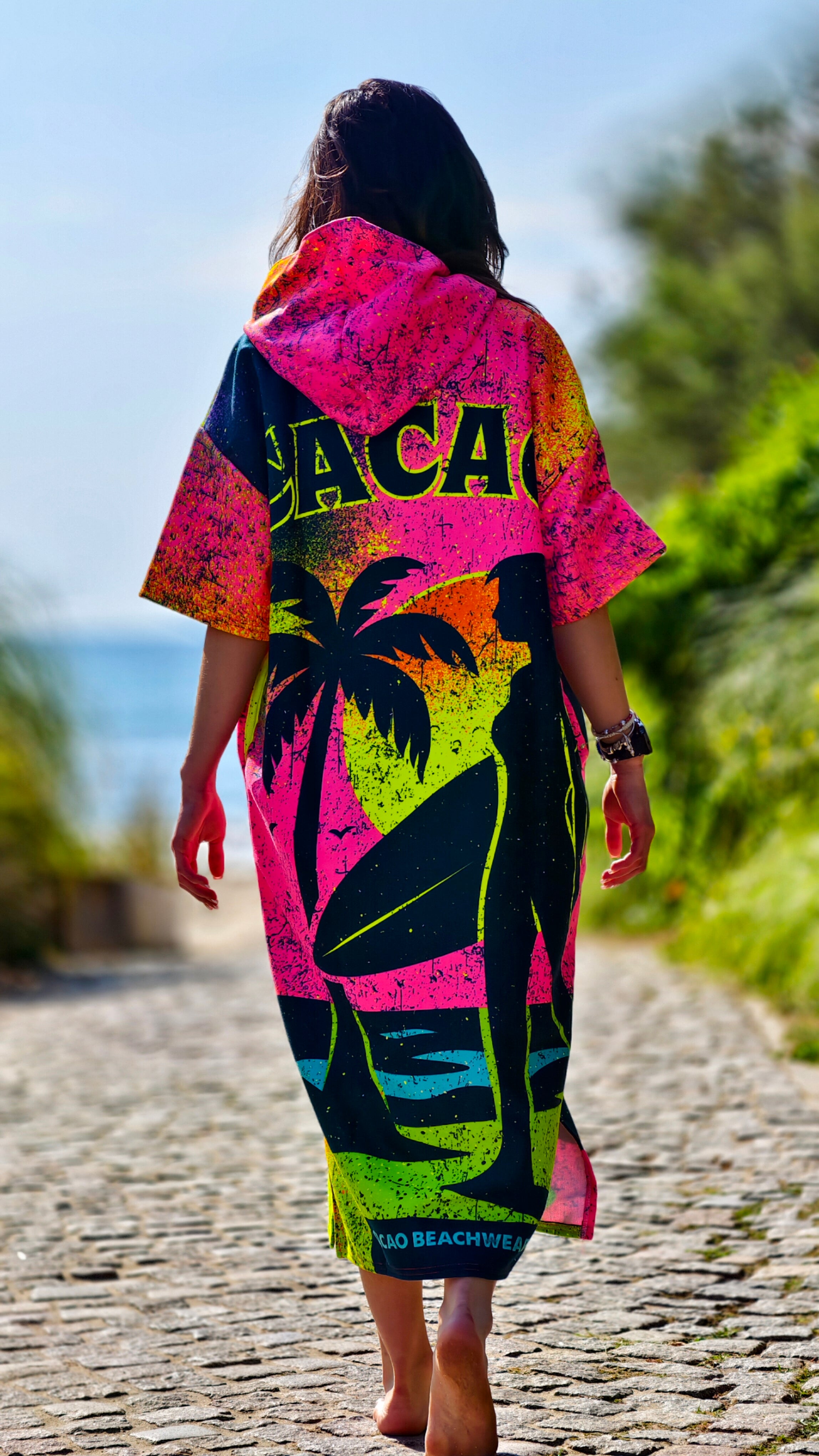 Paradise women’s beach poncho towel with hood, zipper and pockets – CACAO Beachwear™