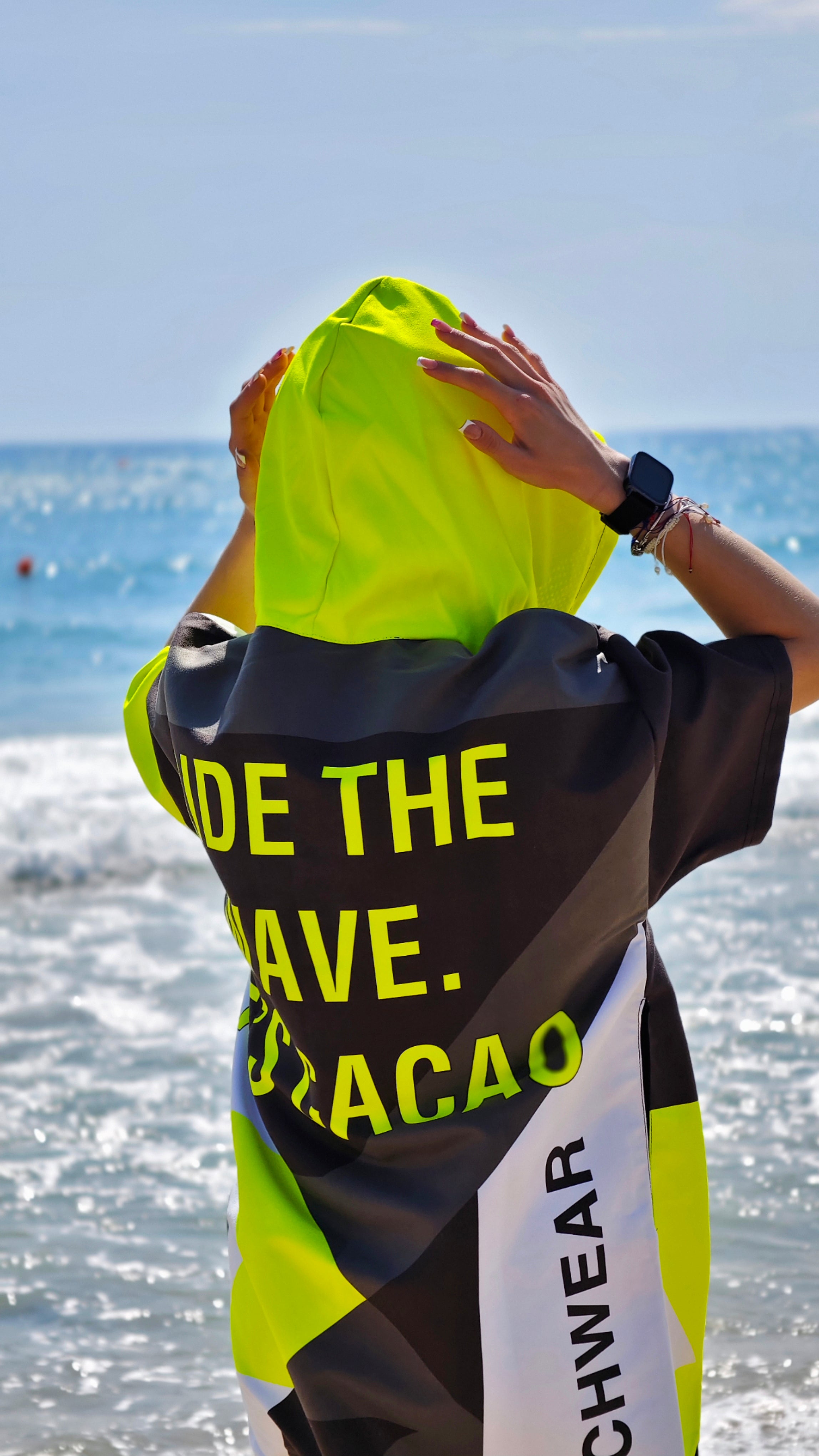 Solar Vibes women’s beach poncho NanoDry Ultra™ towel with hood, zipper and pockets – CACAO Beachwear™