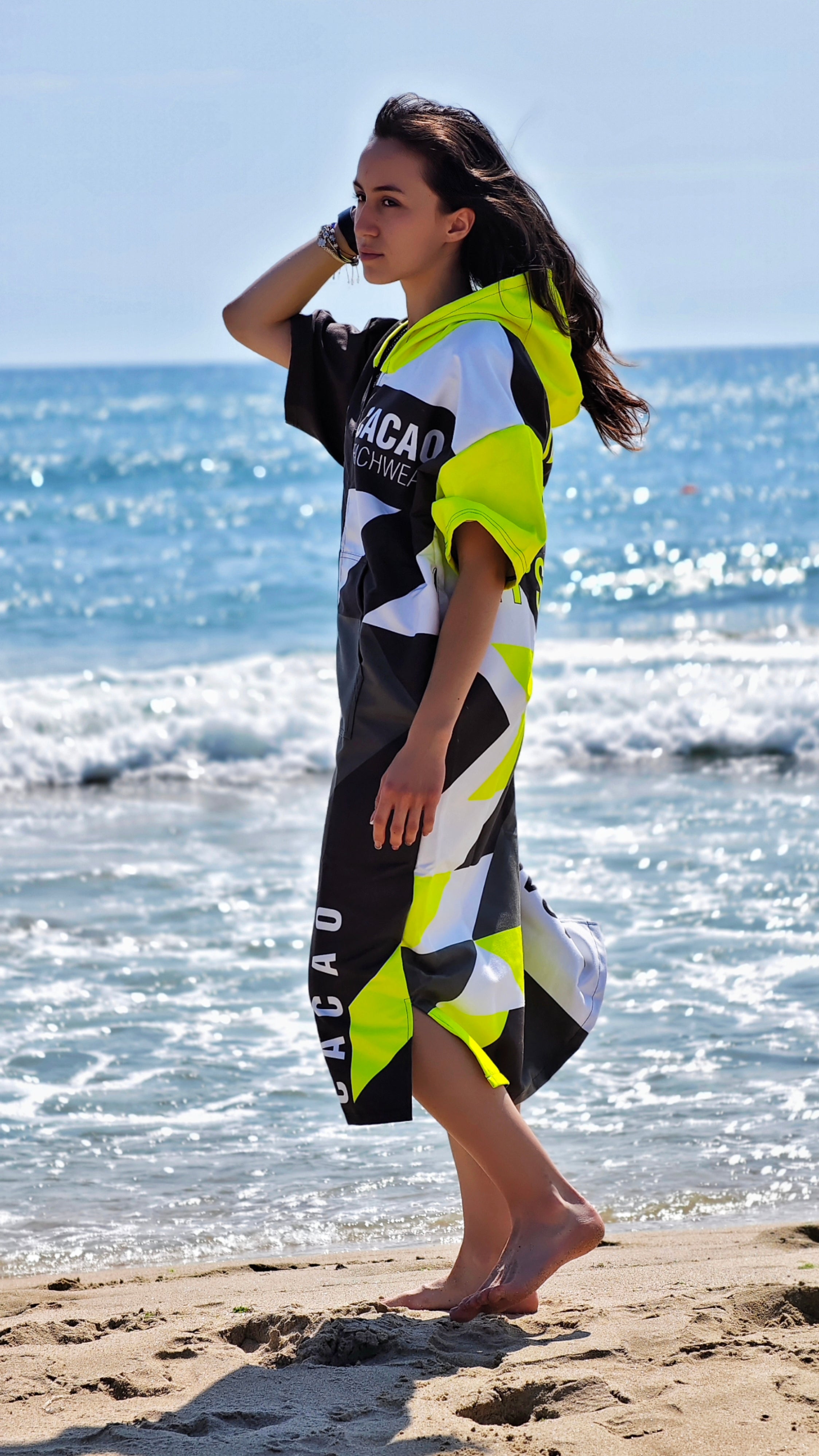 Solar Vibes women’s beach poncho NanoDry Ultra™ towel with hood, zipper and pockets – CACAO Beachwear™