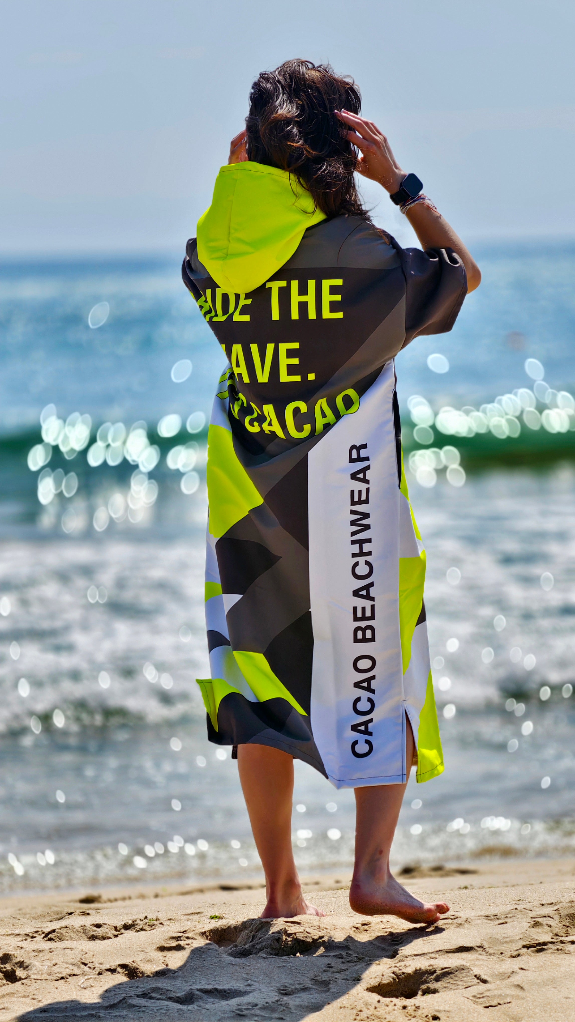 Solar Vibes women’s beach poncho NanoDry Ultra™ towel with hood, zipper and pockets – CACAO Beachwear™