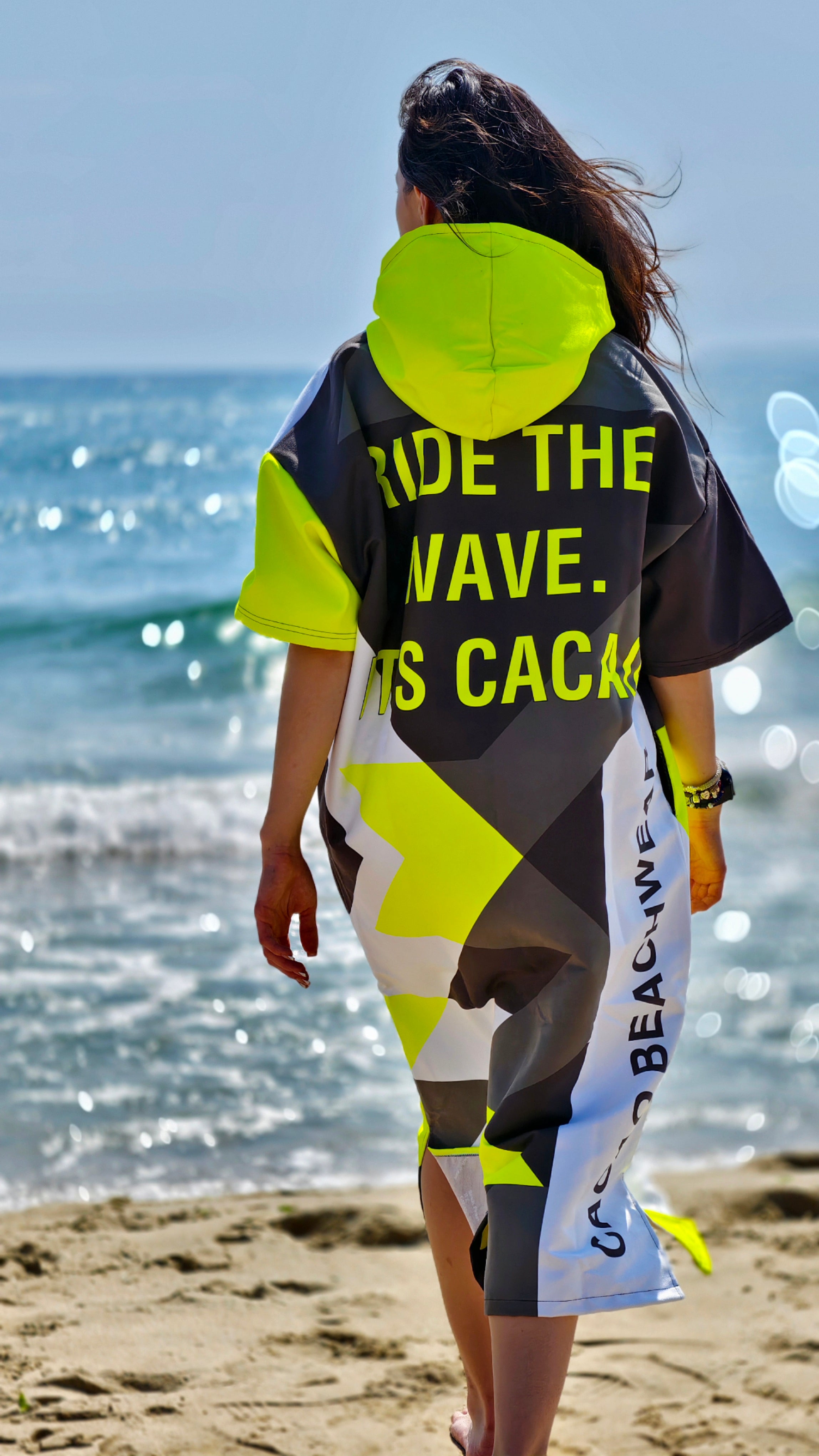 Solar Vibes women’s beach poncho NanoDry Ultra™ towel with hood, zipper and pockets – CACAO Beachwear™