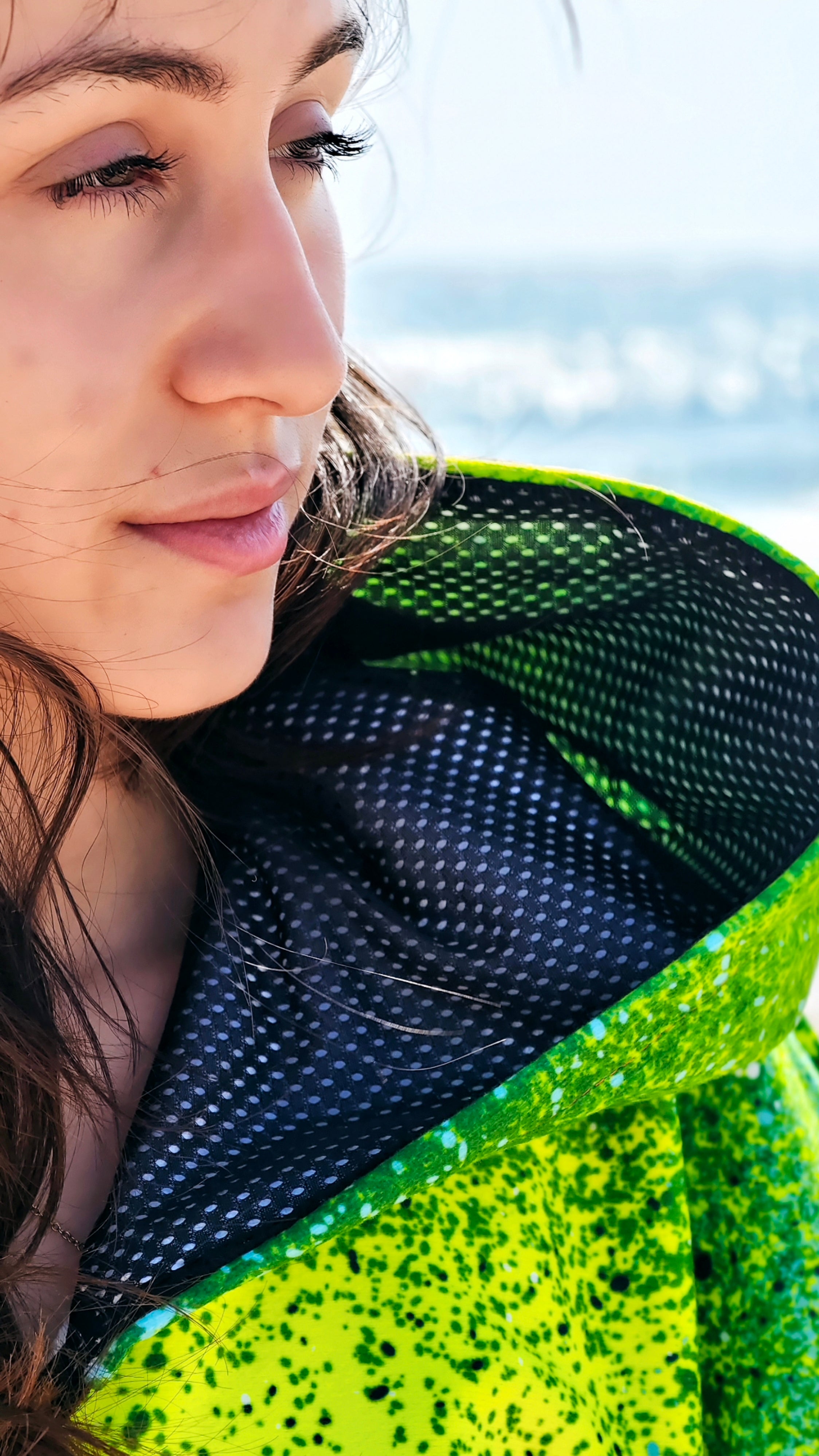 Surf Vibe women’s beach poncho towel with hood, zipper and pockets – CACAO Beachwear™