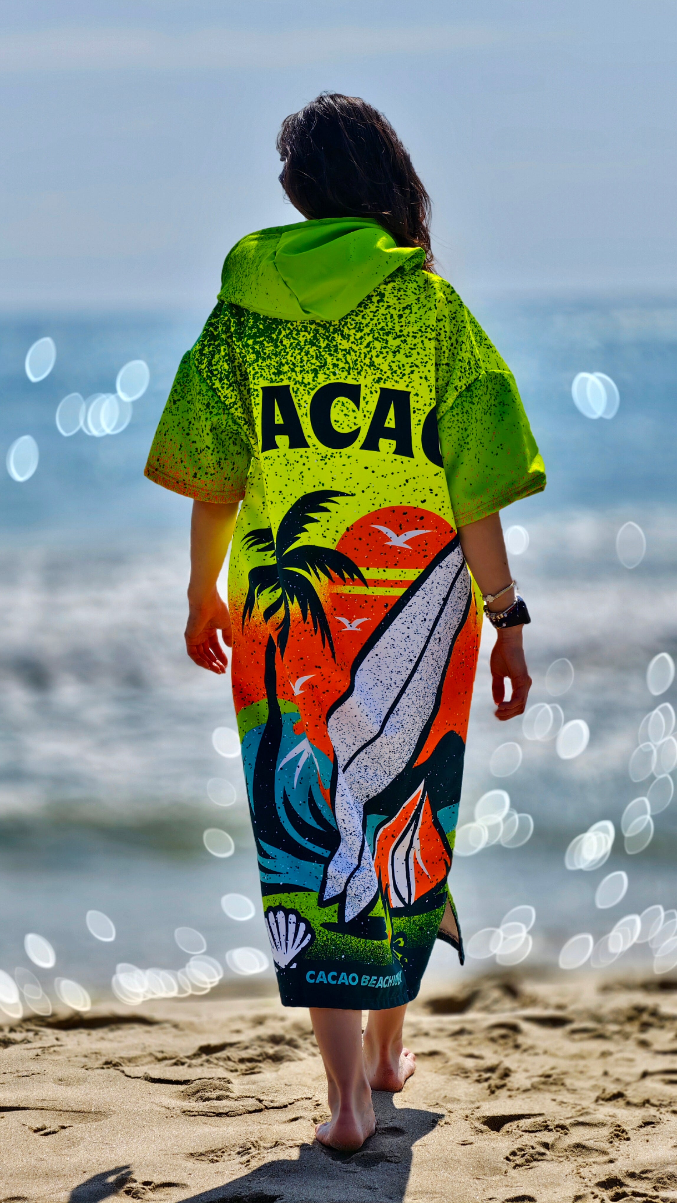 Surf Vibe women’s beach poncho towel with hood, zipper and pockets – CACAO Beachwear™
