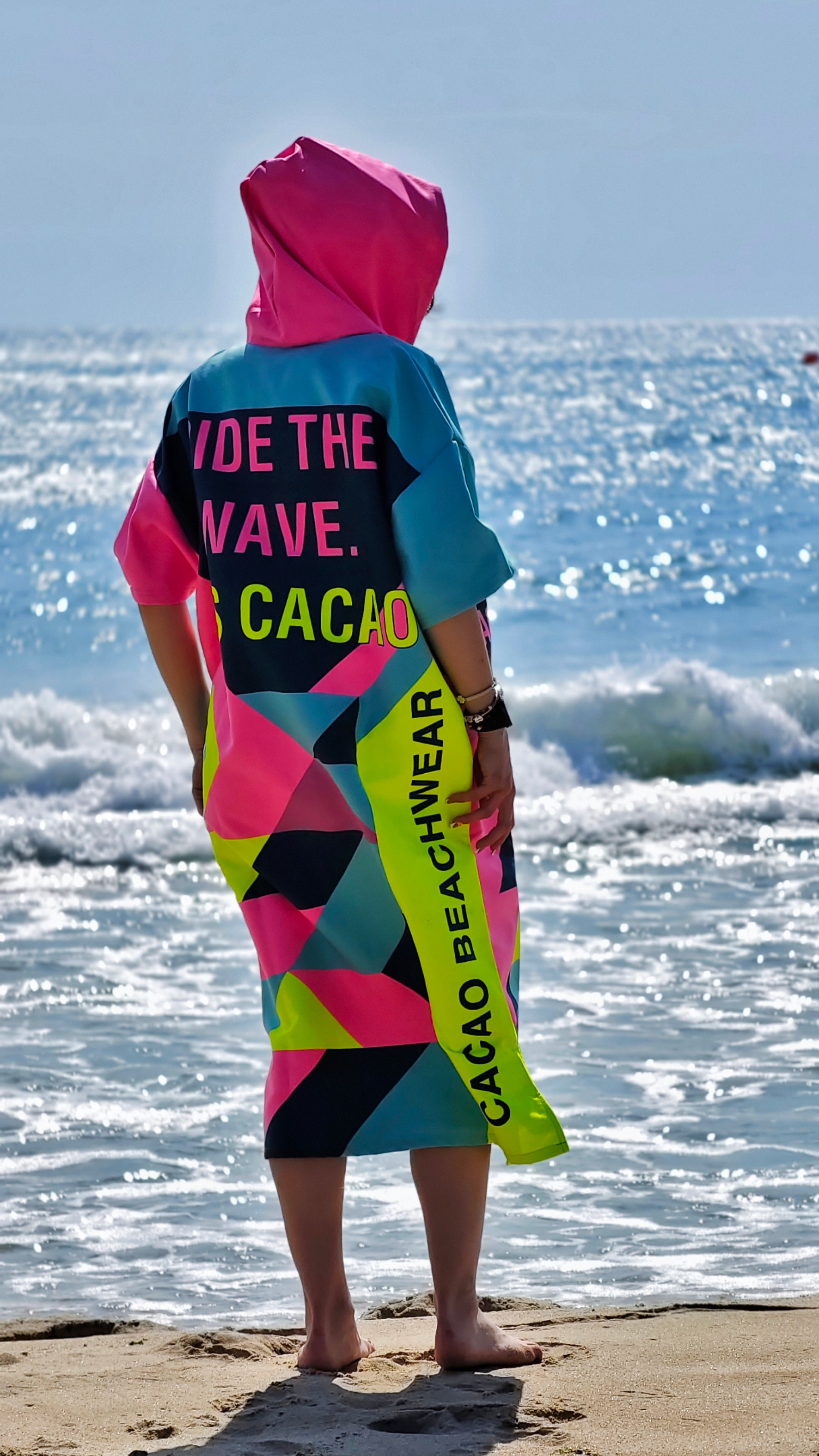 Colorful Solar Vibes women’s beach poncho NanoDry Ultra™ towel with hood, zipper and pockets – CACAO Beachwear™