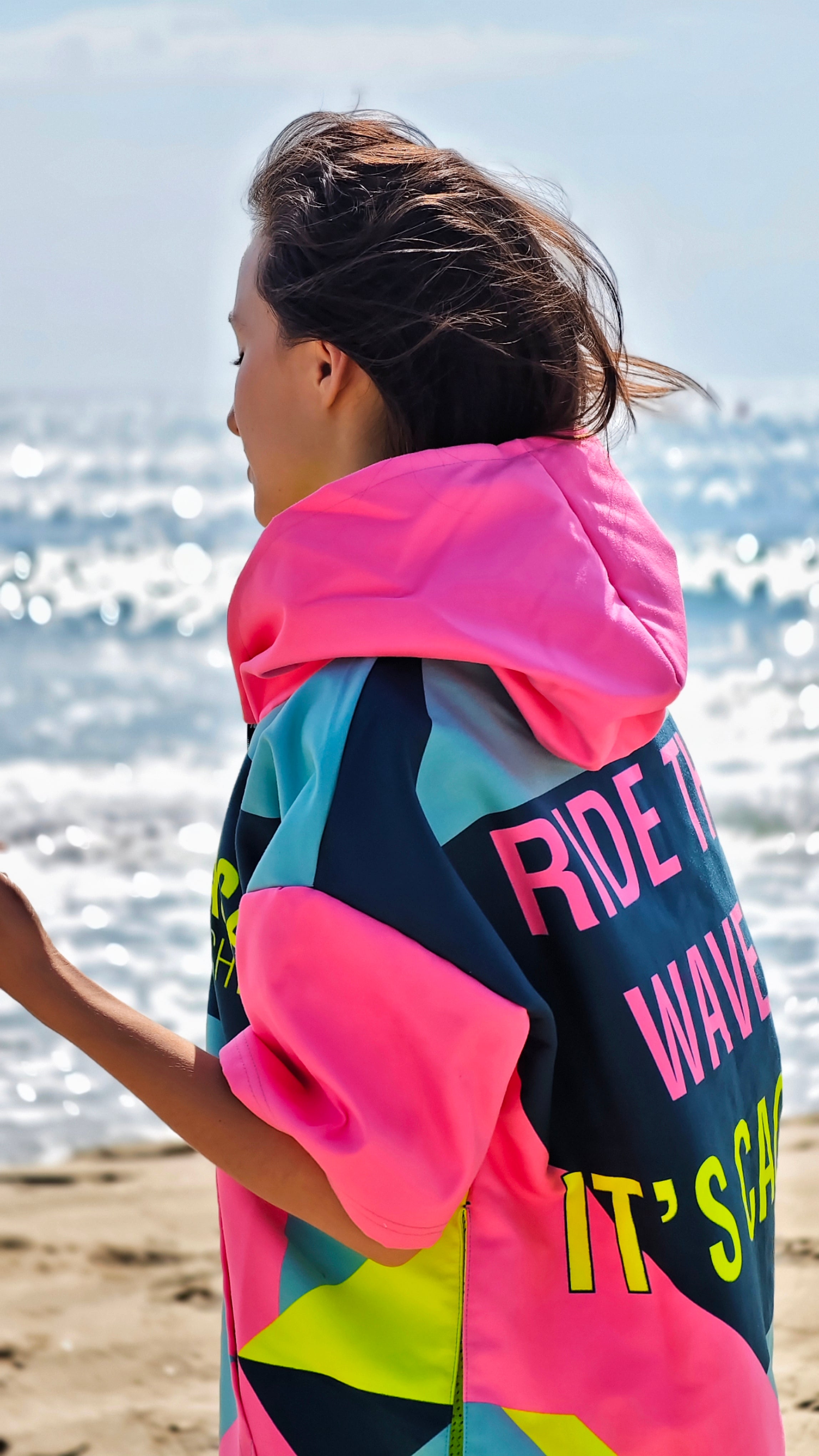 Colorful Solar Vibes women’s beach poncho NanoDry Ultra™ towel with hood, zipper and pockets – CACAO Beachwear™