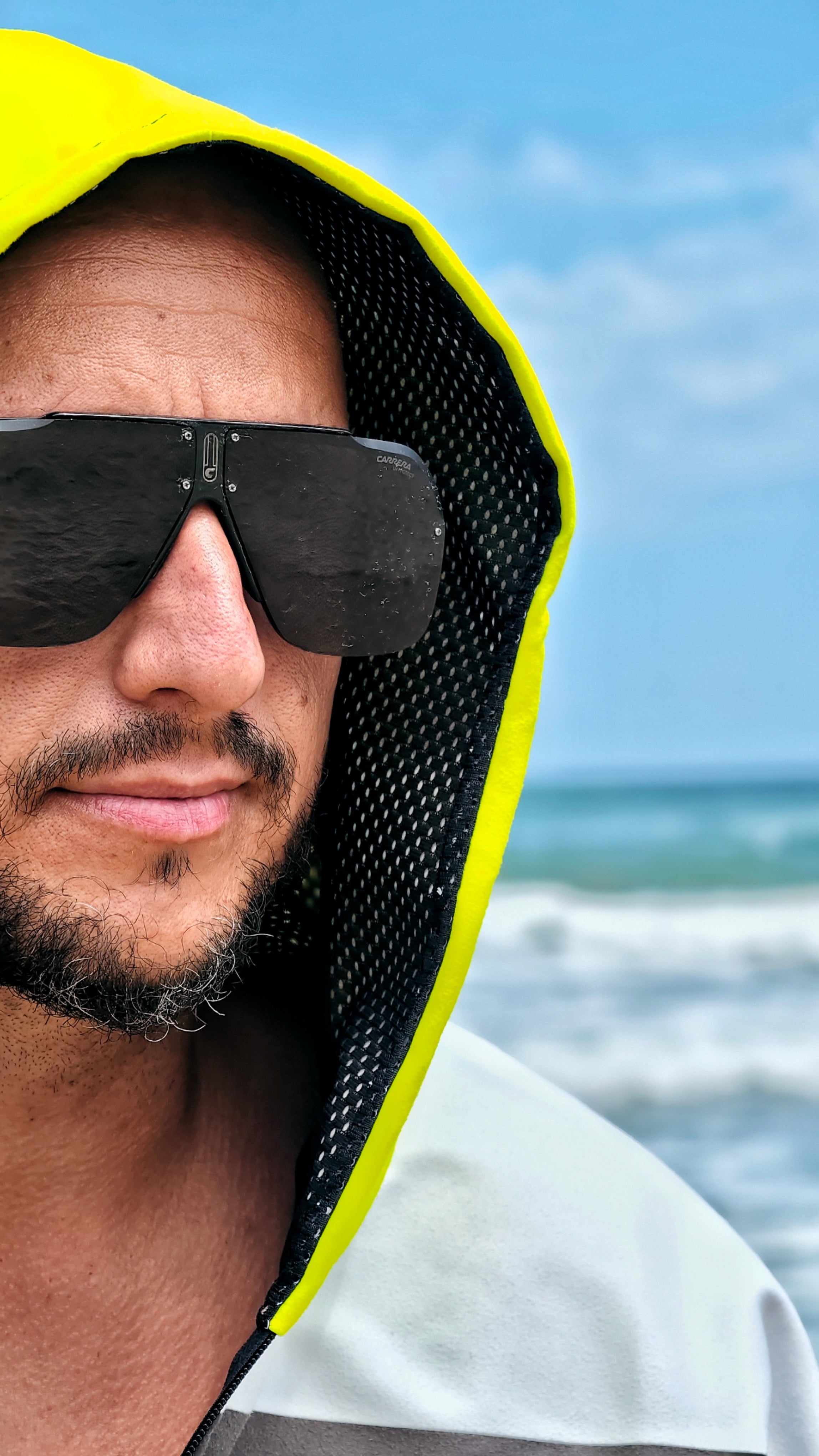 Solar Vibes men’s beach poncho NanoDry Ultra™ towel with hood, zipper and pockets – CACAO Beachwear™