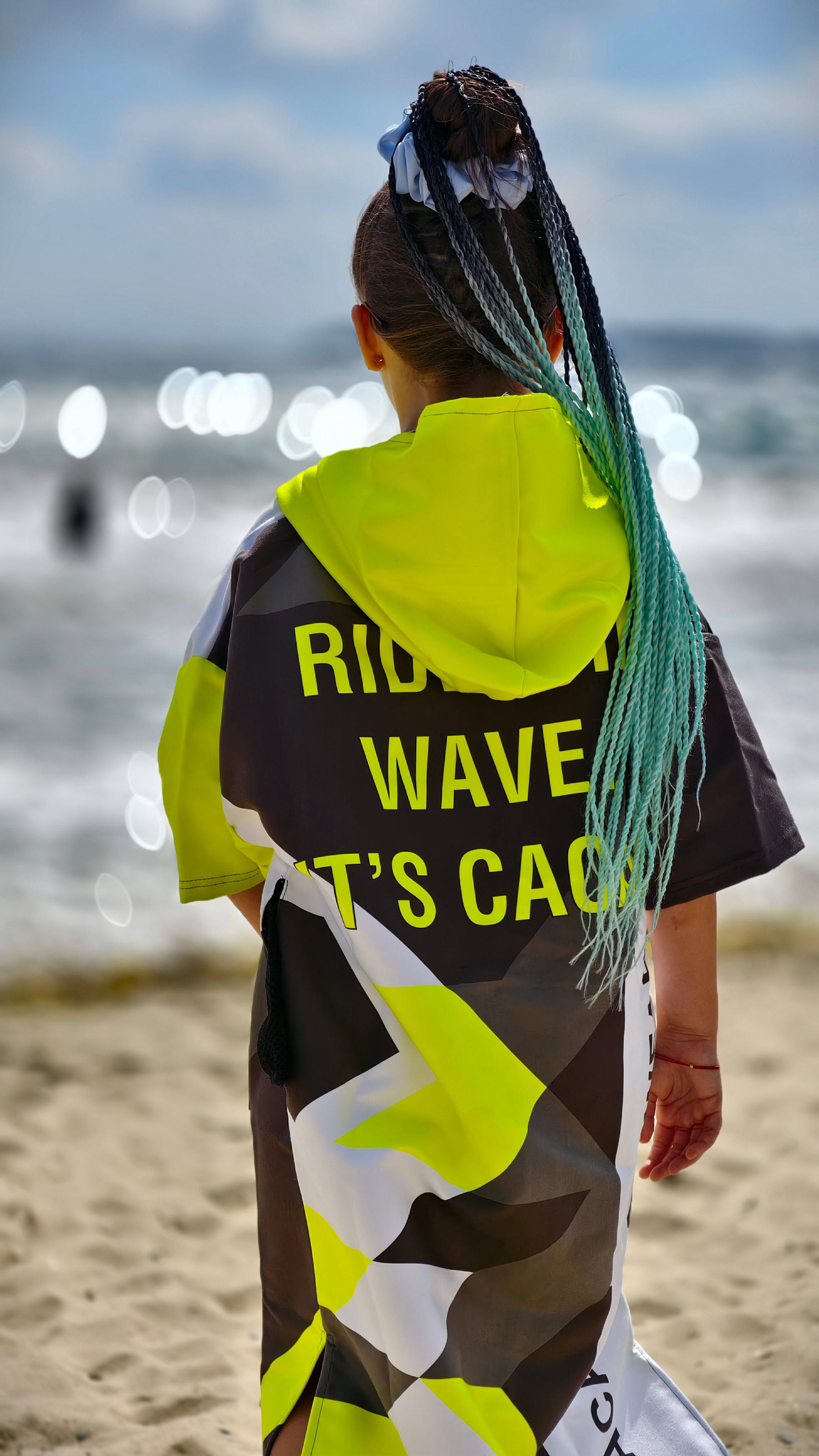 Solar Vibes children’s beach poncho NanoDry Ultra™ towel with hood, zipper and pockets – CACAO Beachwear™