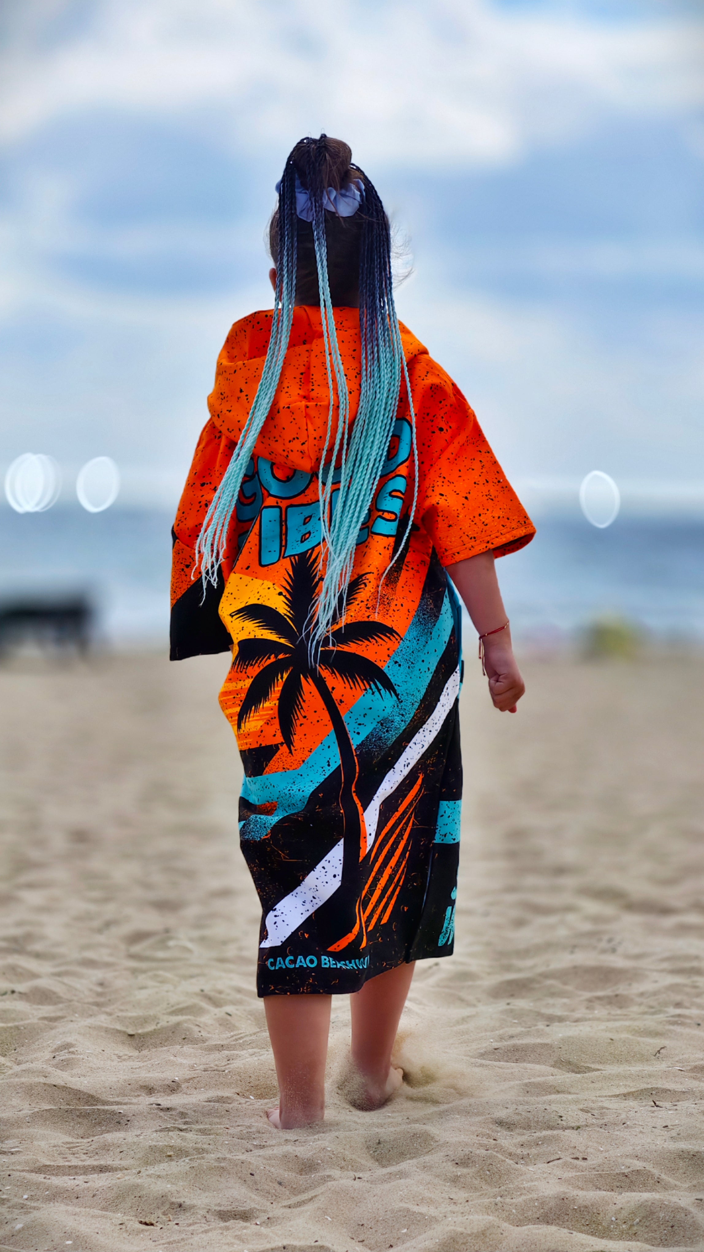 Orange children’s beach poncho towel with hood, zipper and pockets – CACAO Beachwear™