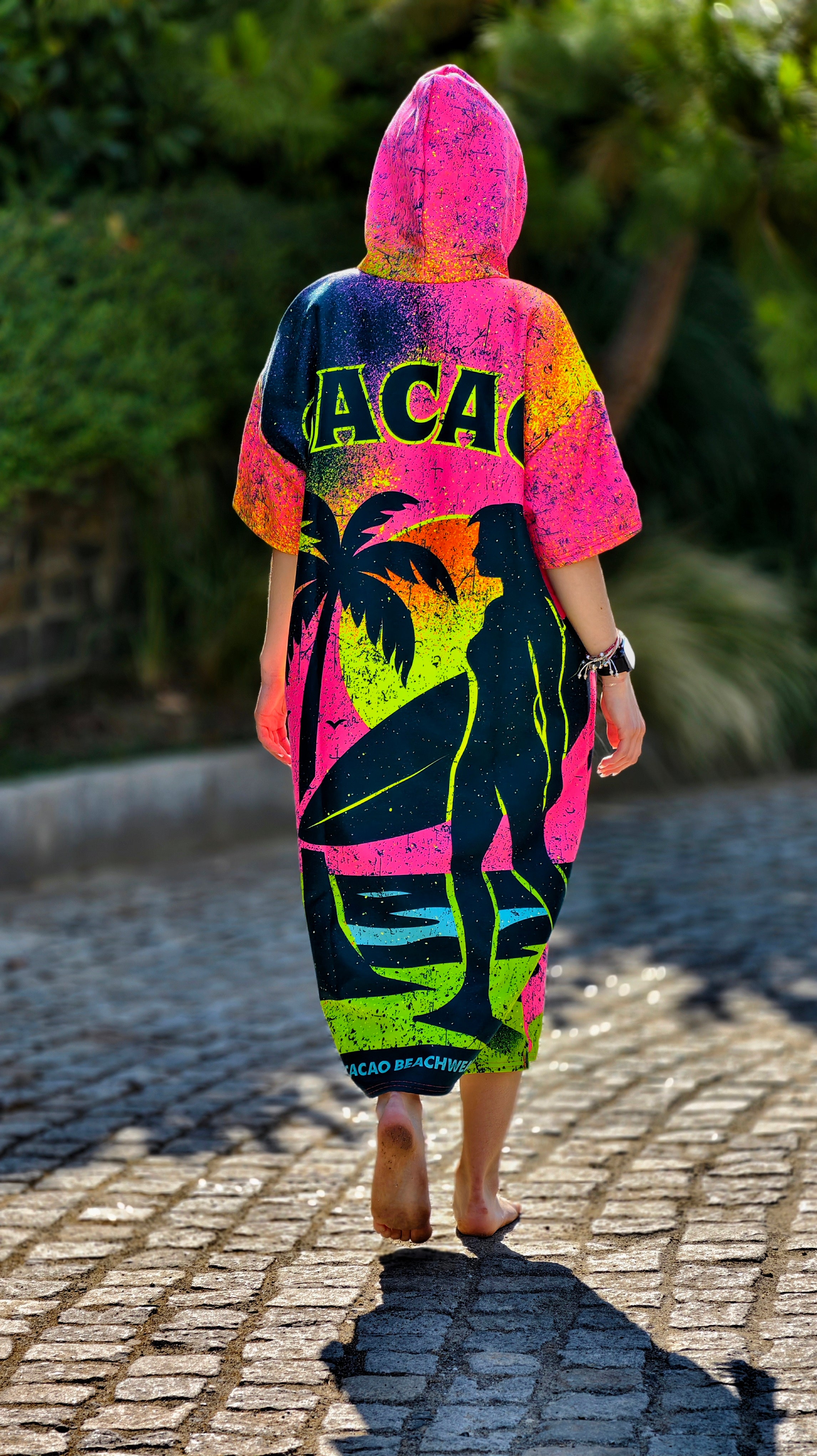 Paradise women’s beach poncho towel with hood, zipper and pockets – CACAO Beachwear™