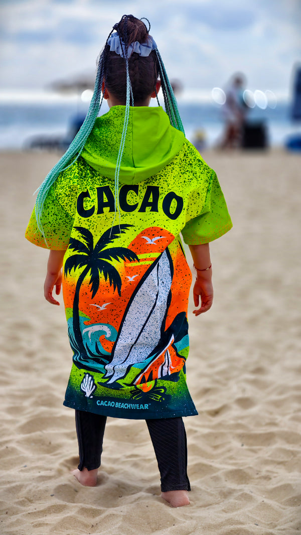Poncho de playa Surf Vibe para niñas con capucha, cremallera y bolsillos – CACAO Beachwear™

