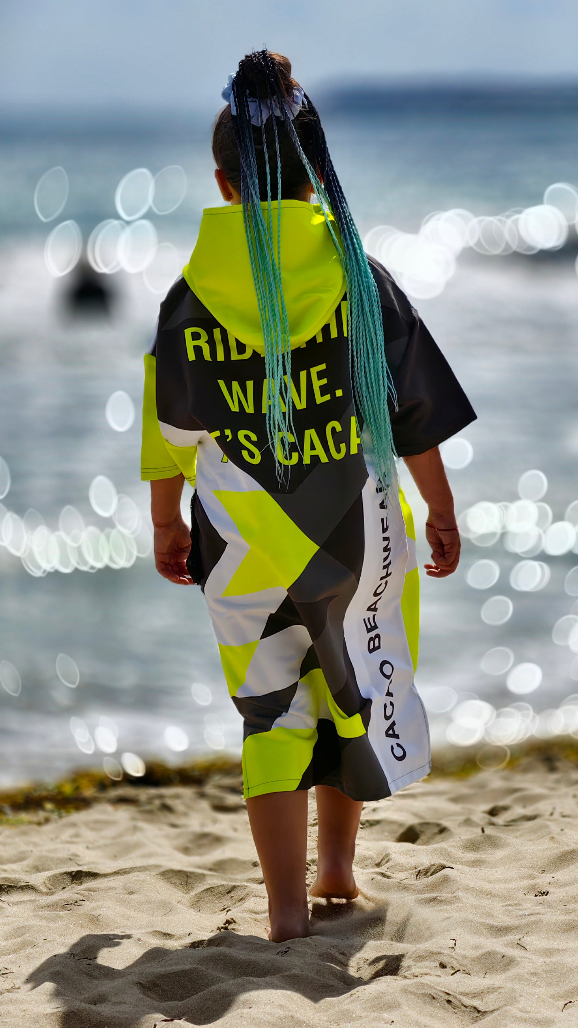 Solar Vibes children’s beach poncho NanoDry Ultra™ towel with hood, zipper and pockets – CACAO Beachwear™