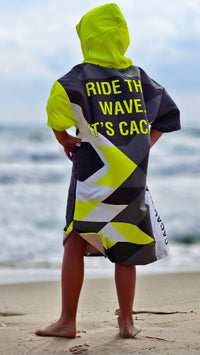 Solar Vibes children’s beach poncho NanoDry Ultra™ towel for boys with hood, zipper and pockets – CACAO Beachwear™