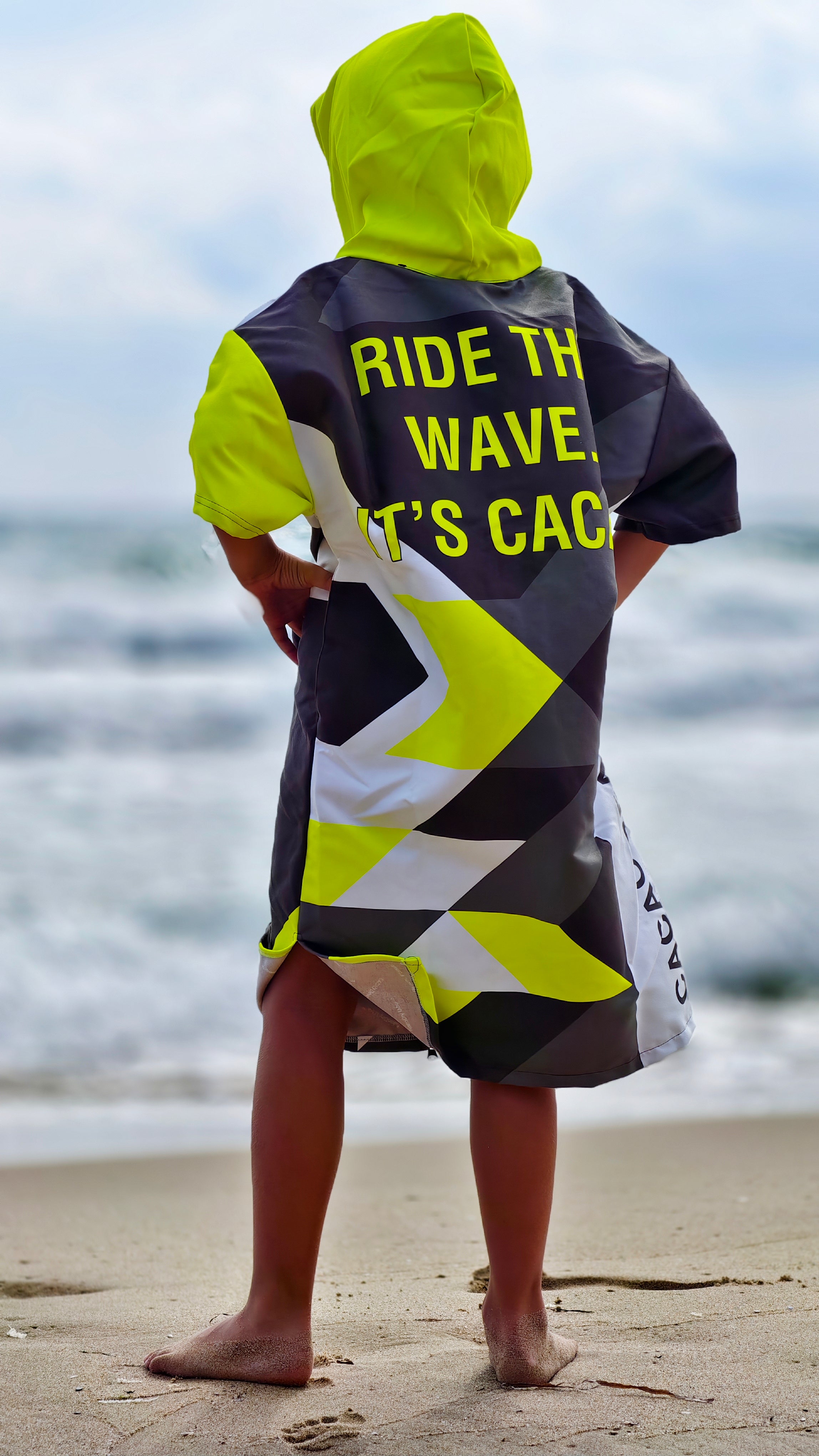 Solar Vibes children’s beach poncho NanoDry Ultra™ towel with hood, zipper and pockets – CACAO Beachwear™