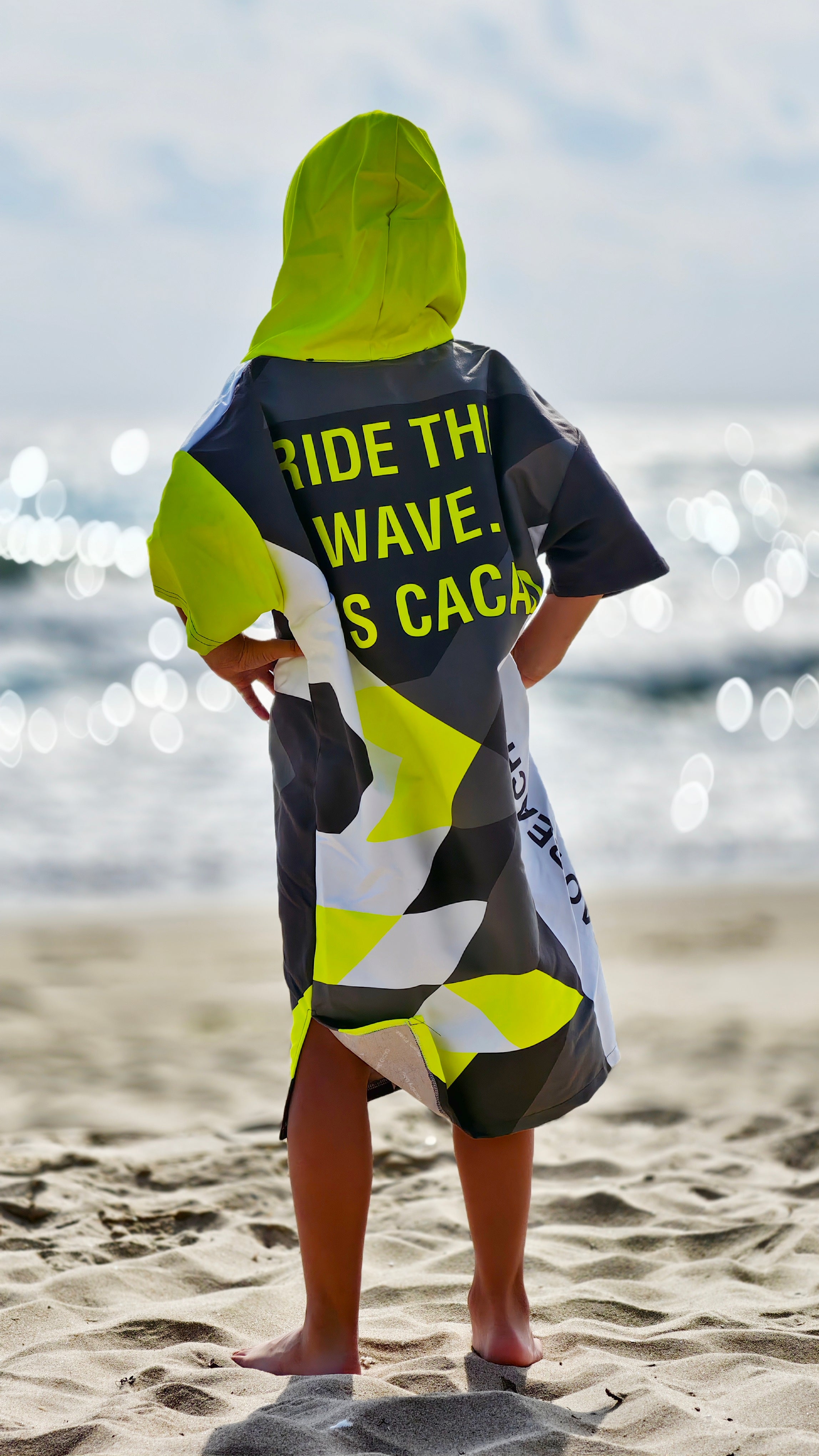 Solar Vibes children’s beach poncho NanoDry Ultra™ towel with hood, zipper and pockets – CACAO Beachwear™