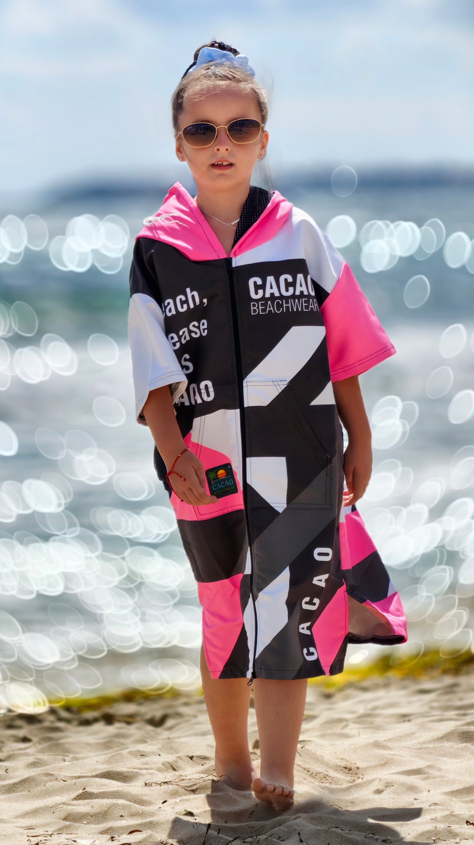 Solar Vibes Pink children’s beach poncho NanoDry Ultra™ towel with hood, zipper and pockets – CACAO Beachwear™