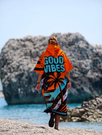 Poncho de playa para mujer Blue Spirit con capucha, cremallera y bolsillos – CACAO Beachwear™
