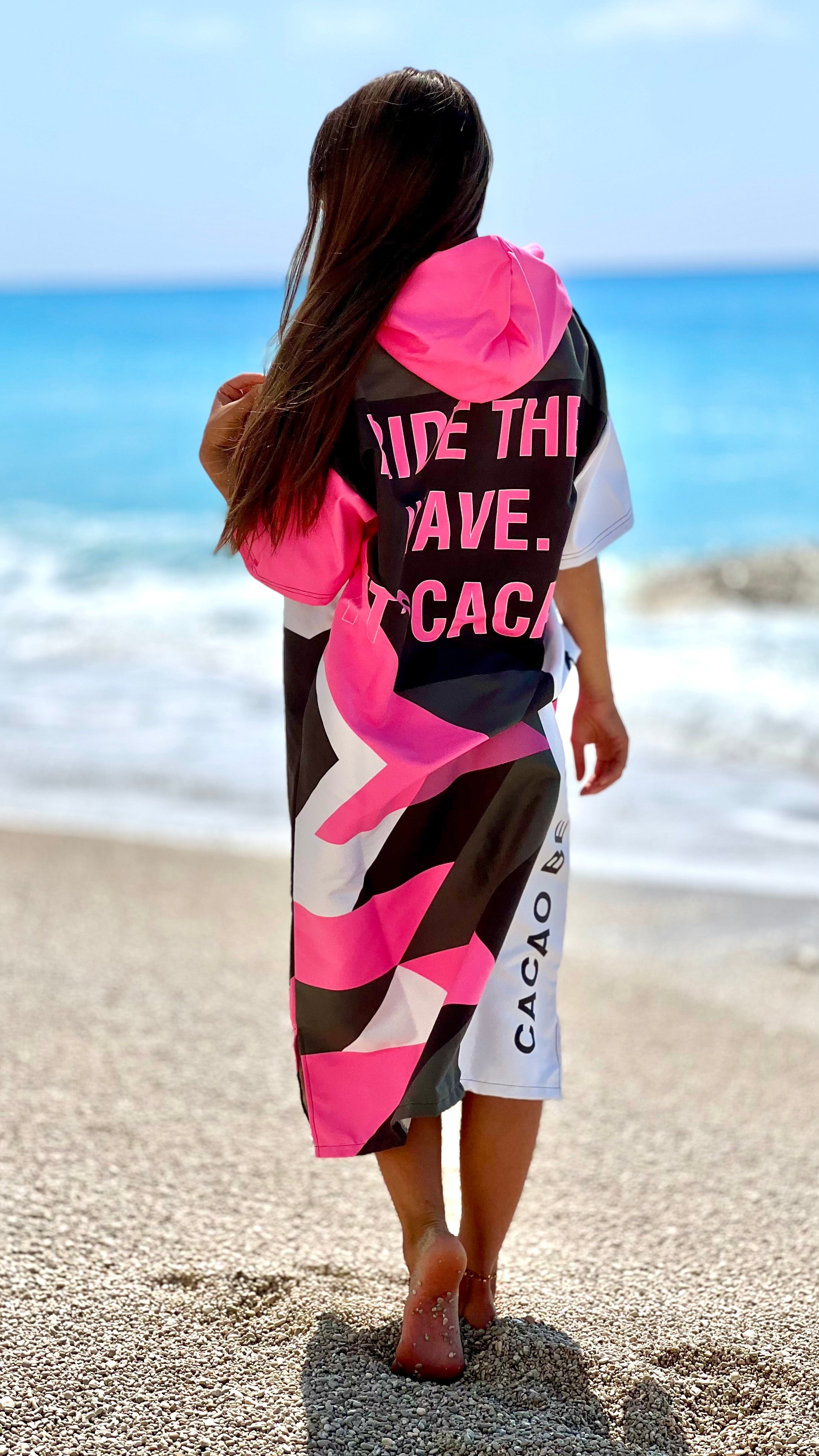 Solar Vibes Pink women’s beach poncho NanoDry Ultra™ towel with hood, zipper and pockets – CACAO Beachwear™