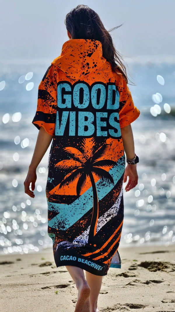 Poncho de playa para mujer Blue Spirit con capucha, cremallera y bolsillos – CACAO Beachwear™
